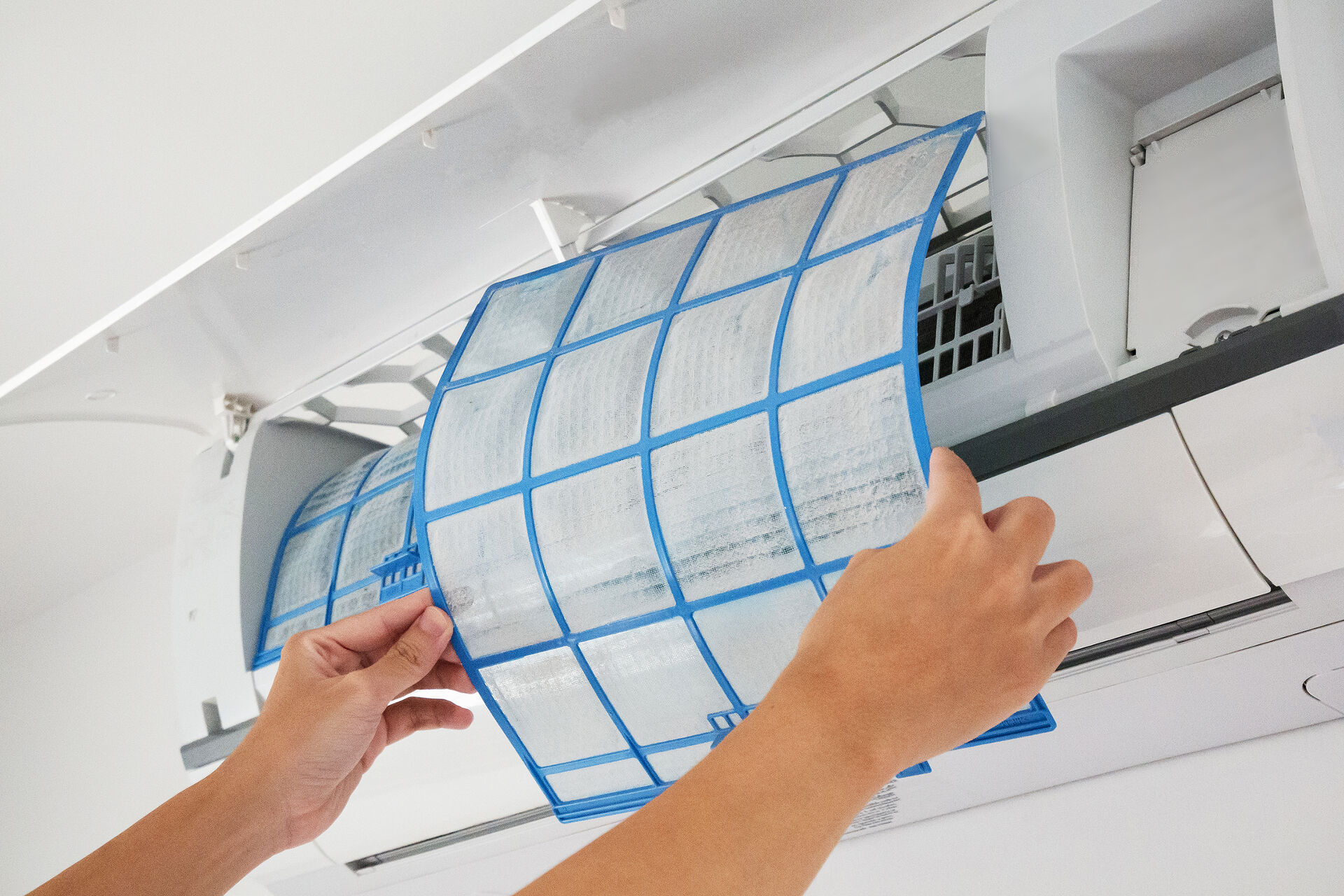 man-holds-air-conditioner-filter